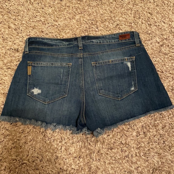 Paige Distressed shorts - Picture 2 of 2